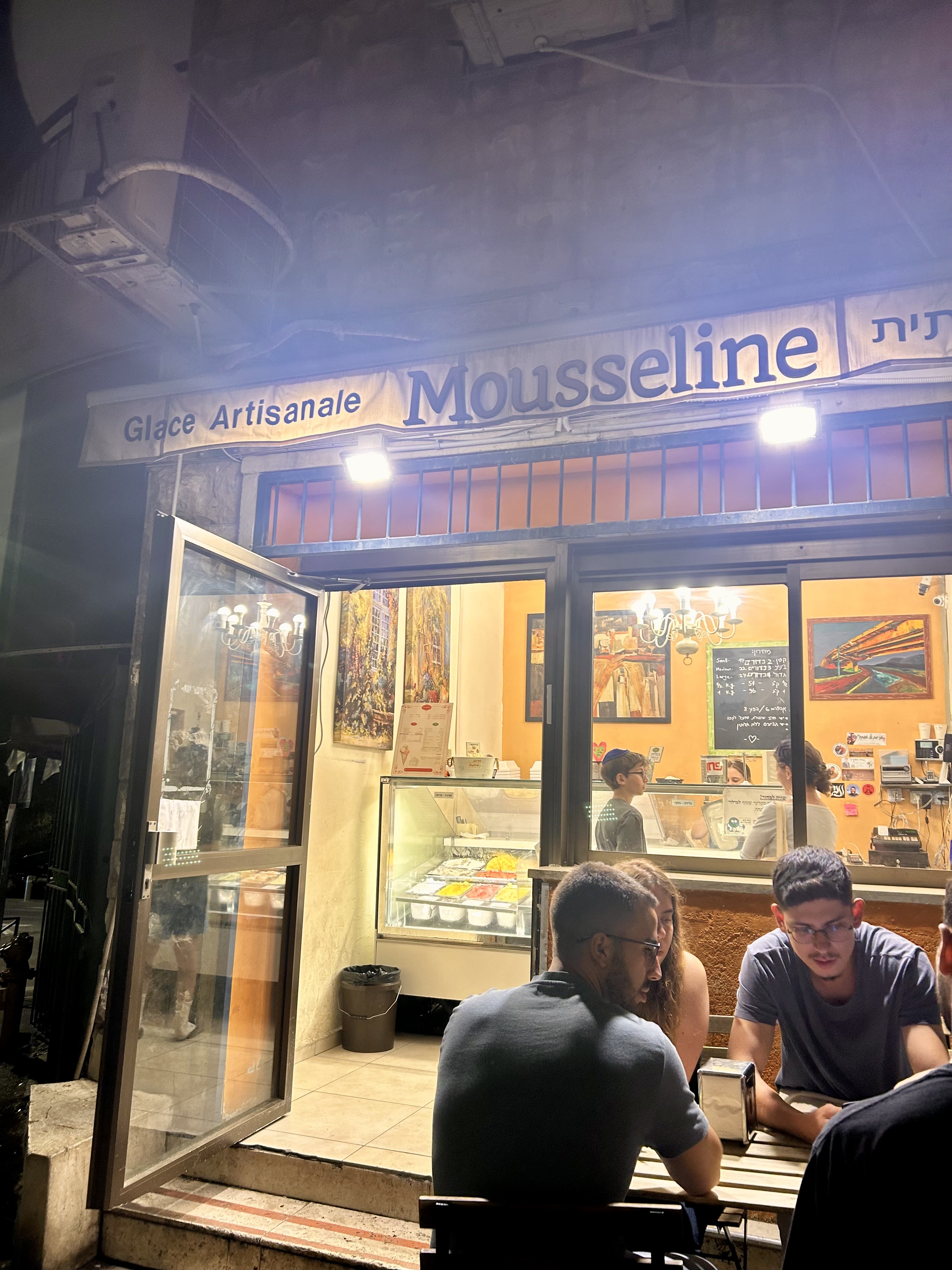 Unusual flavors (saffron, basil…) of French ice cream at Mousseline