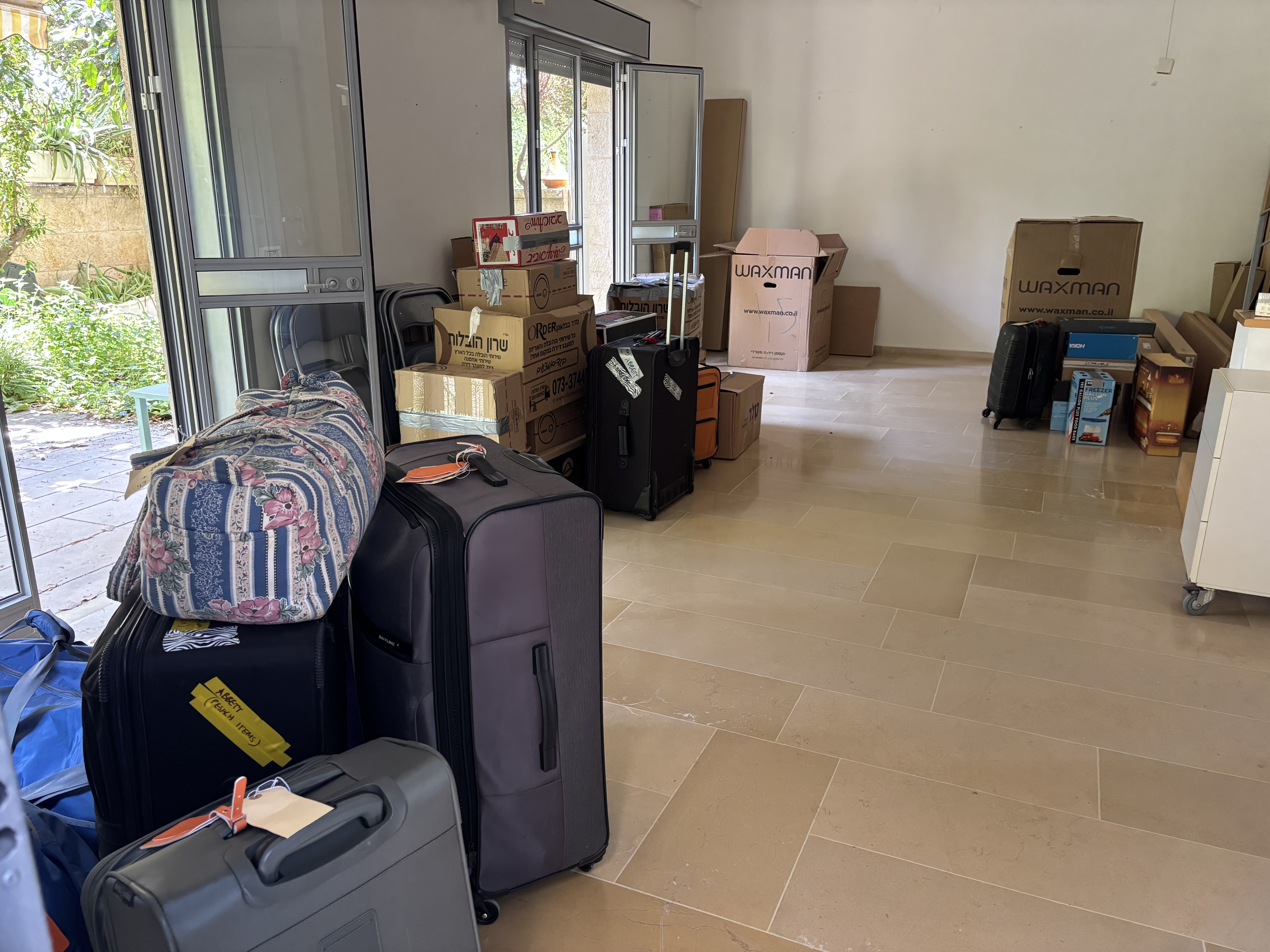 Moving our bags from Nili to Dostai