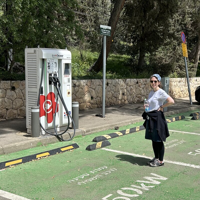 Fast charging station in Nayot