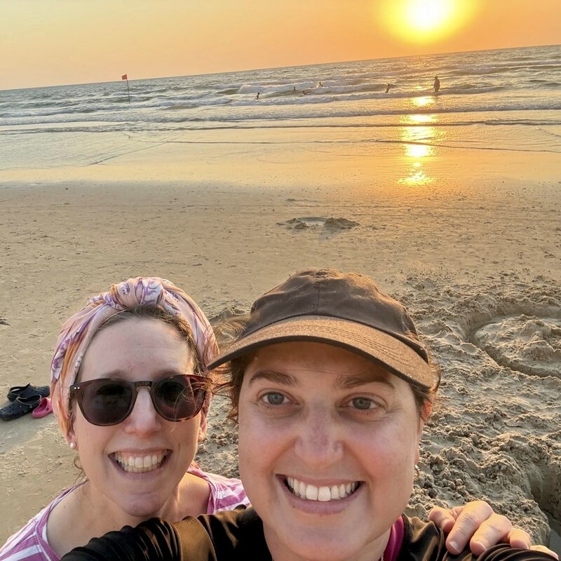Visiting Nili and Lyle Sudin on a beautiful summer evening in Netanya